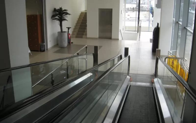 Chodniki ruchome — przykładowa instalacja